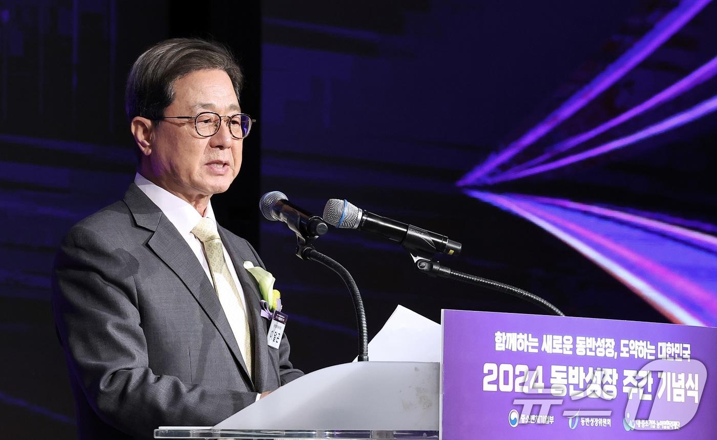 본문 이미지 - 이달곤 동반성장위원회 위원장이 26일 서울 영등포구 중기중앙회에서 열린 2024 동반성장 주간 기념식에서 환영사를 하고 있다. 2024.11.26 ⓒ 뉴스1 김성진 기자