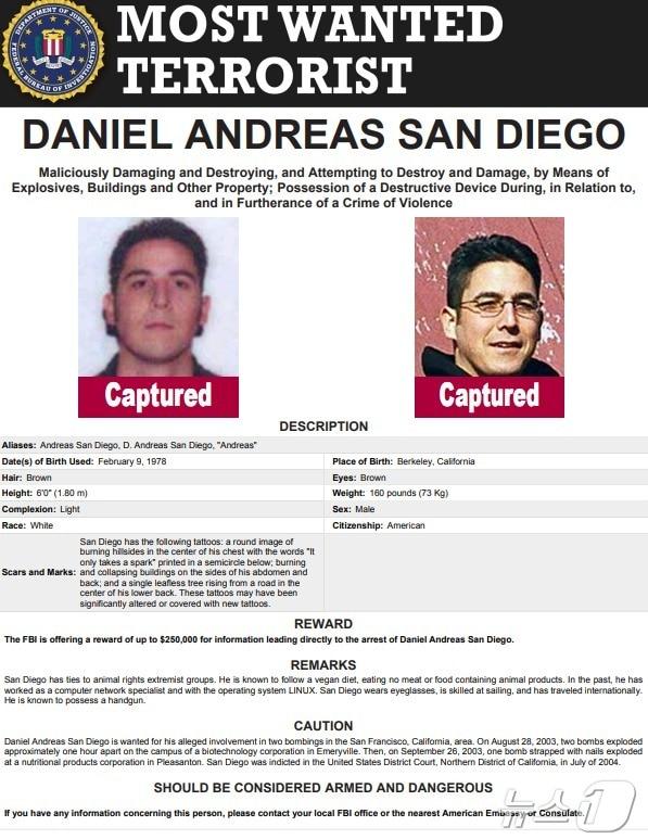 본문 이미지 - FBI의 다니엘 안드레아스 샌디에이고 지명수배 포스터. (사진은 FBI 홈페이지 포스터 갈무리)