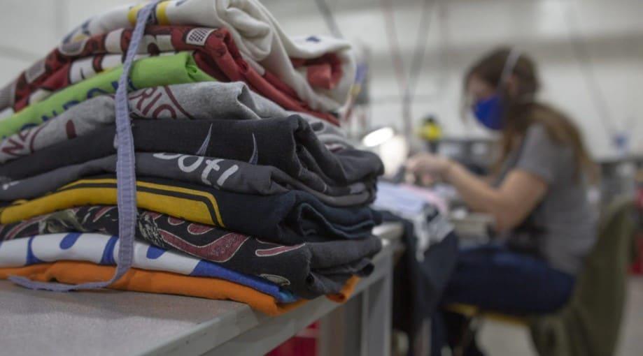 본문 이미지 - 버려지는 의류를 리폼하여 환경 보호와 창의적인 스타일을 동시에 만들어가는 지역사회 기관들이 캐나다 전역에서 활발히 활동하고 있다. 2024.11.26/&lt;출처: Goodwill Commercial Solutions 홈페이지&gt;