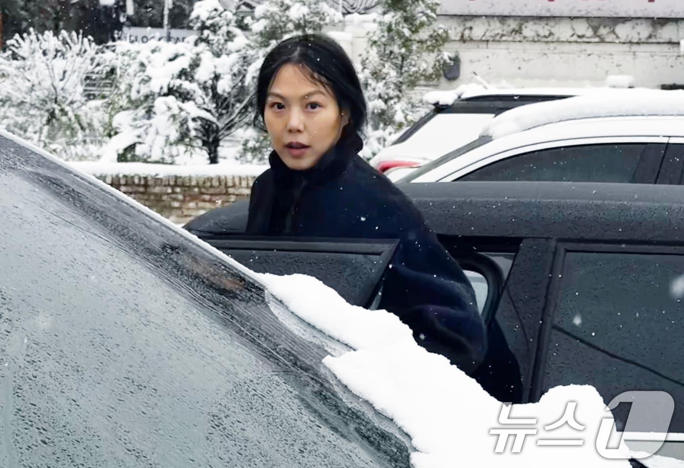 배우 김민희가 27일 경기도 남양주 인근에서 포착됐다. 2024.11.27/뉴스1 ⓒ News1 권현진 기자,박혜성 기자