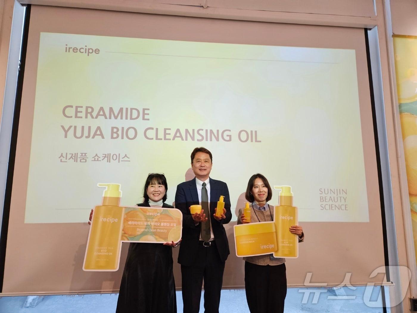 본문 이미지 - 이성호 선진뷰티사이언스 대표이사(가운데).ⓒ 뉴스1/김진희 기자.