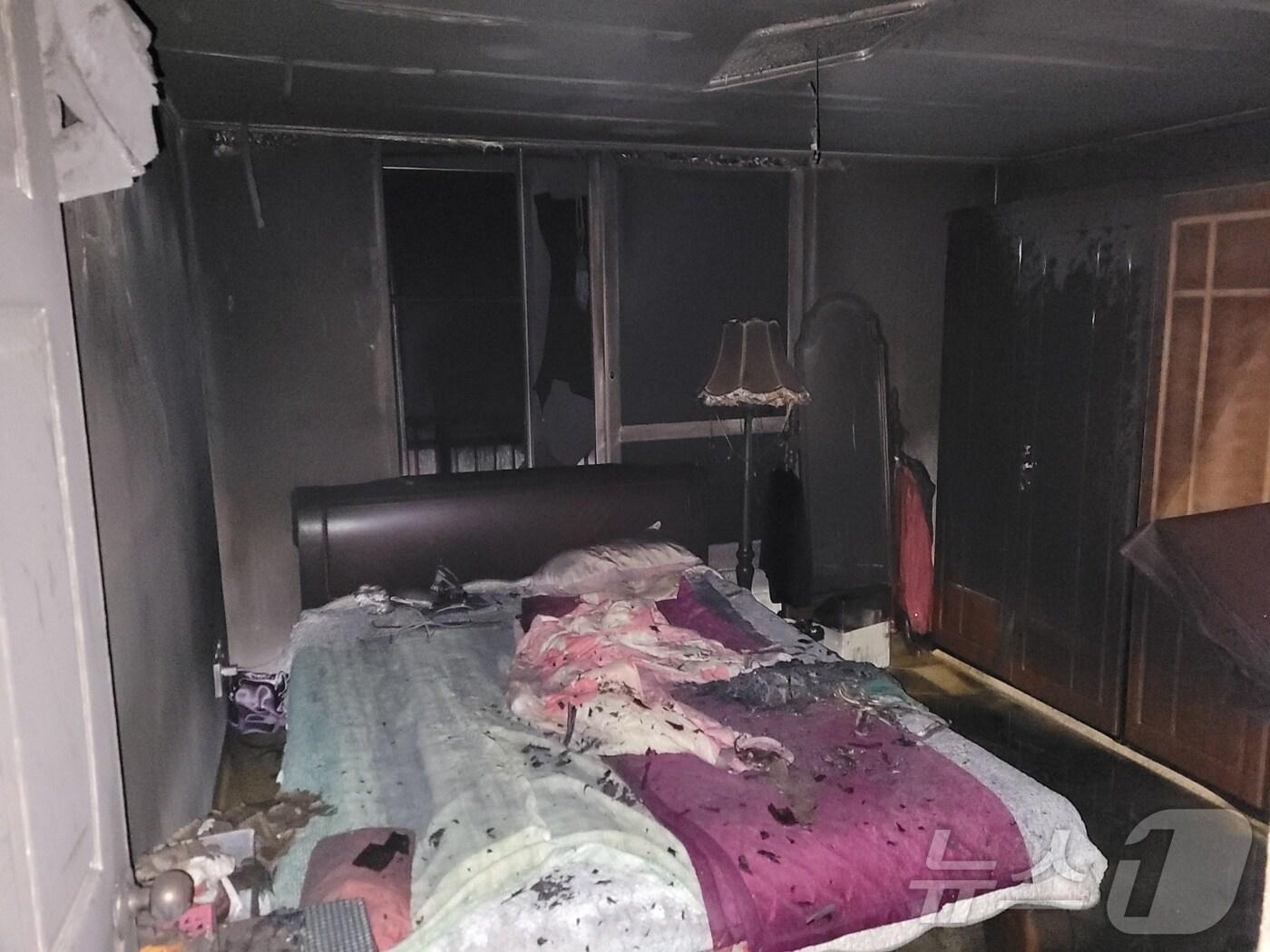 본문 이미지 - 27일 오전 2시 34분경 울산 울주군 온양읍 대안리의 15층짜리 아파트에서 원인미상의 화재가 발생했다.&#40;울산 소방 제공&#41;