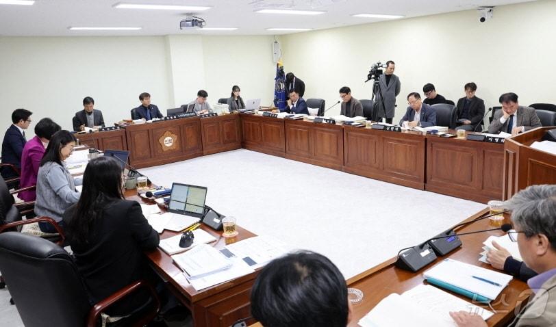 본문 이미지 - 전주시의회 도시건설위원회 행정사무감사 모습.(전주시의회 제공)/뉴스1