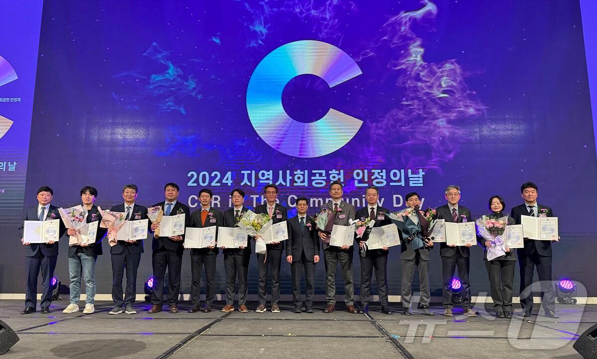 본문 이미지 - 코레일이 보건복지부와 한국사회복지협의회가 공동 주관하는 ‘지역사회공헌 인정제’에서 3년 연속 최고 등급을 획득했다.(코레일 제공)/뉴스1