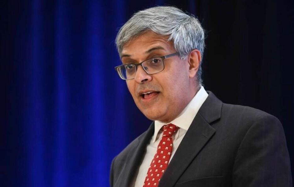 본문 이미지 - 도널드 트럼프 미국 대통령 당선인은 26일(현지시간) 미국 국립보건원(NIH) 수장으로 제이 바타차리아 스탠퍼드대 교수(56)를 지명했다. 2024.11.27/뉴스1 (스탠퍼드대 홈페이지 화면 갈무리)