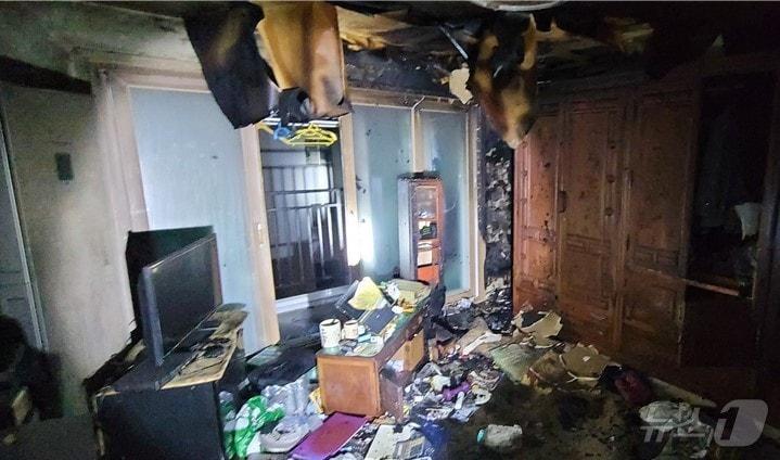 본문 이미지 - 영천시 주택 화재 현장(경북소방본부 제공) 2024.11.28/뉴스1