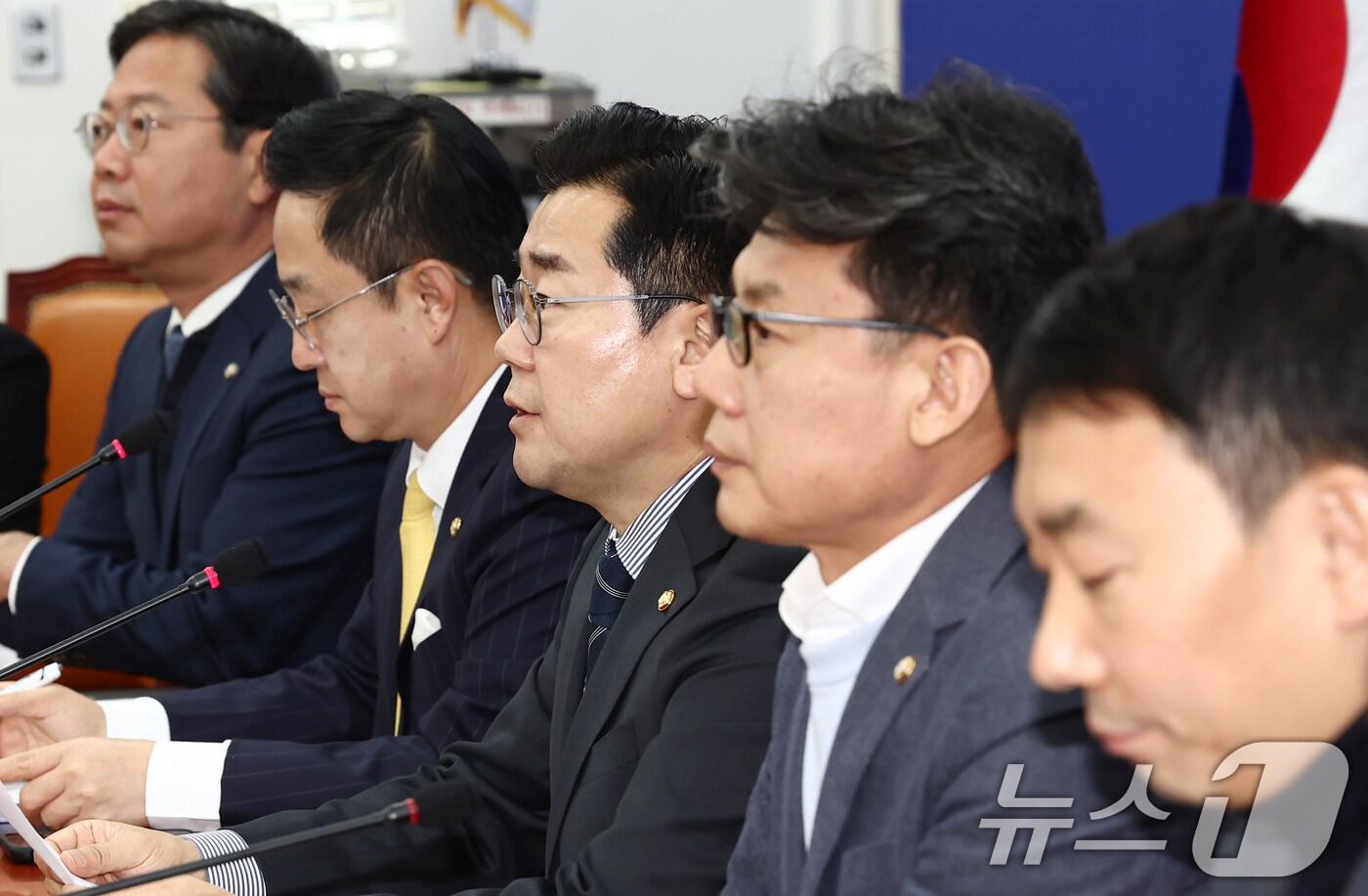 본문 이미지 - 박찬대 더불어민주당 원내대표가 28일 오전 서울 여의도 국회에서 열린 정책조정회의에서 모두 발언을 하고 있다. 2024.11.28/뉴스1 ⓒ News1 김민지 기자