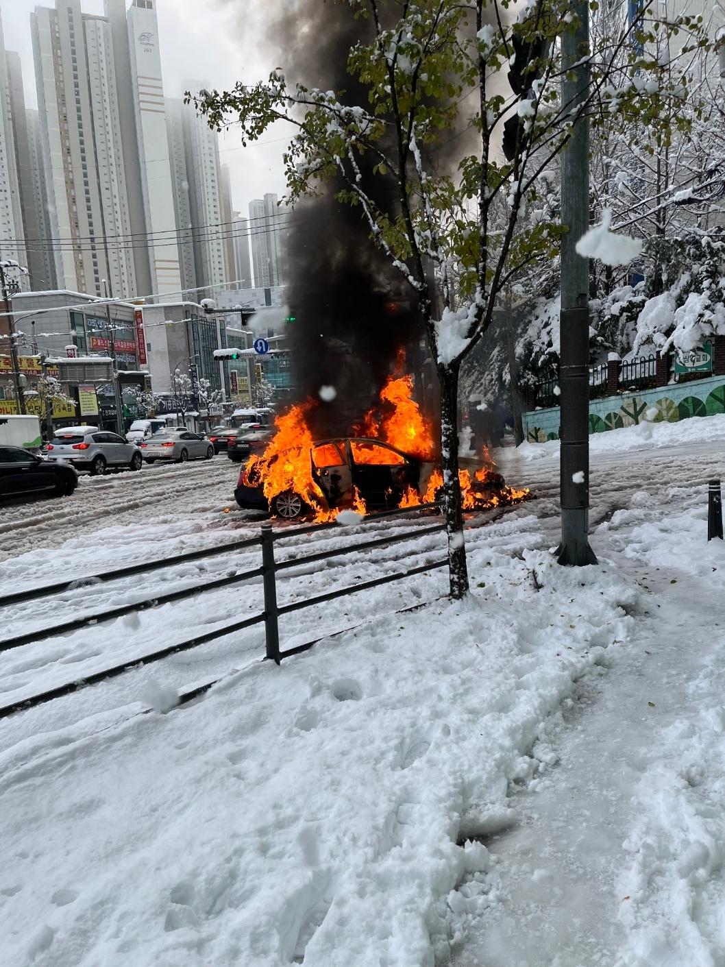 본문 이미지 - 화재 현장. (독자 제공) 2024.11.28/뉴스1