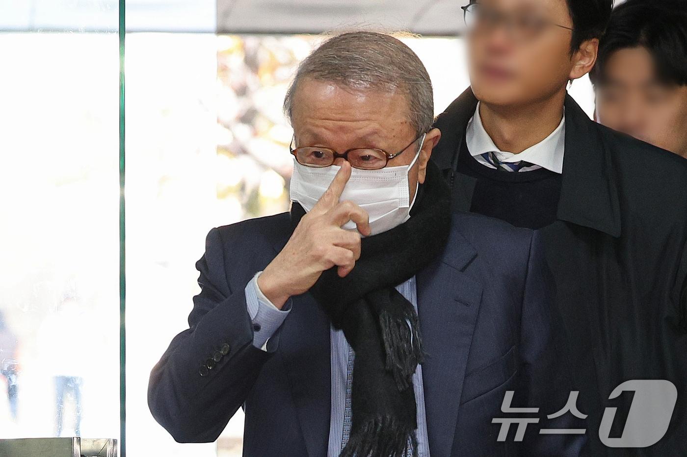 본문 이미지 - 횡령·배임 혐의를 받는 홍원식 전 남양유업 회장. 2024.11.28/뉴스1 ⓒ News1 신웅수 기자