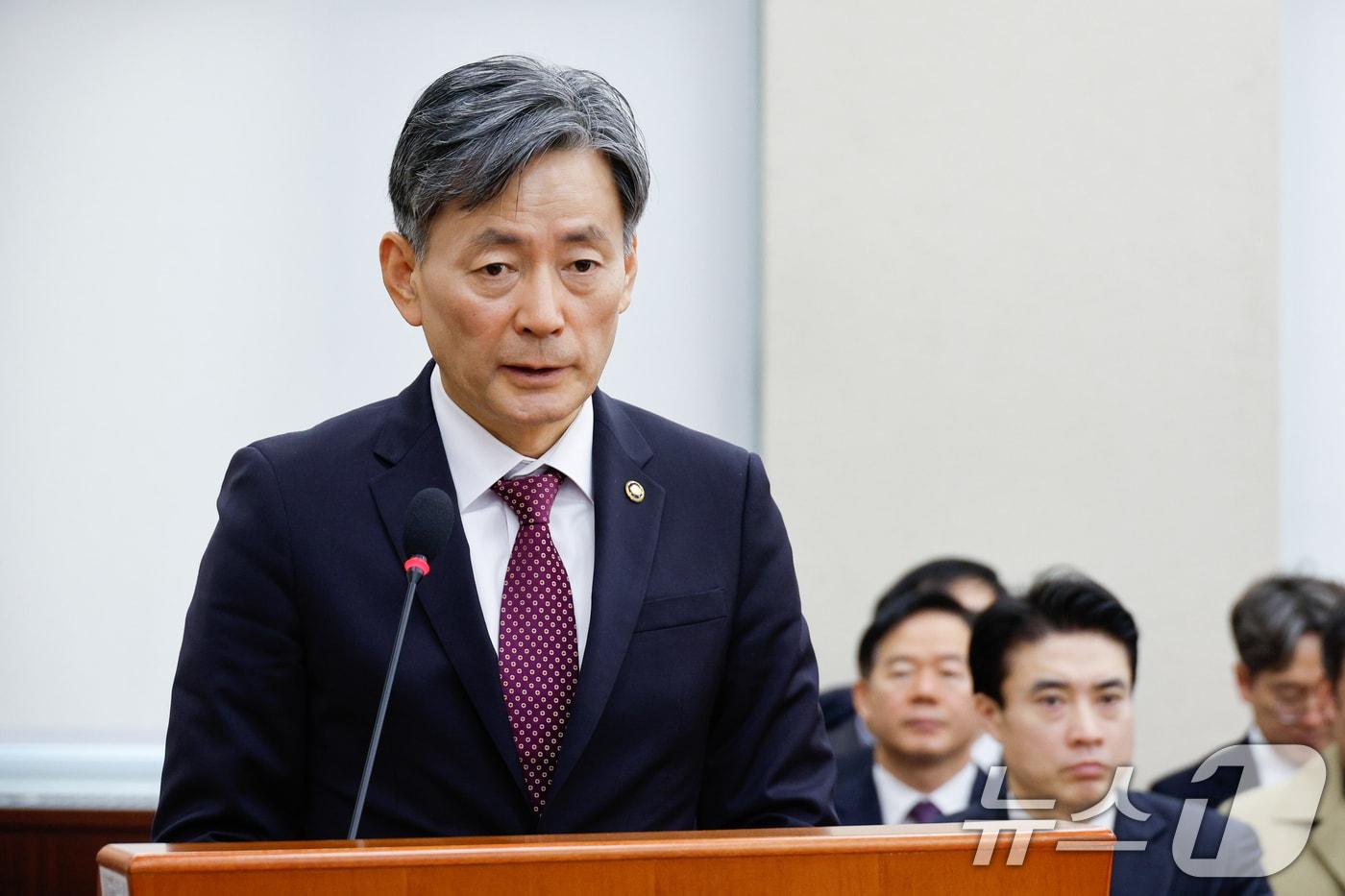 조지호 경찰청장이 11월 28일 서울 여의도 국회에서 열린 행정안전위원회 제13차 전체회의에서 법안 통과에 따른 인사말을 하고 있다. 2024.11.28/뉴스1 ⓒ News1 안은나 기자