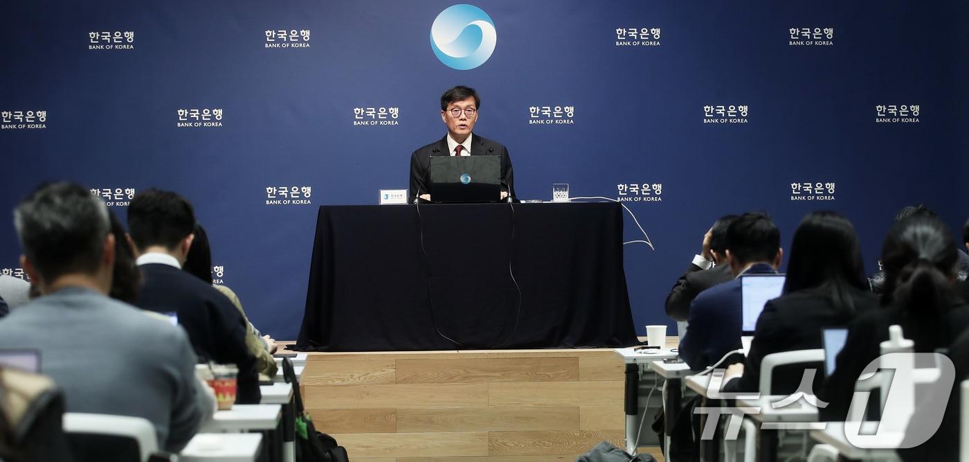 본문 이미지 - 이창용 한국은행 총재가 28일 서울 중구 한국은행에서 열린 통화정책방향 기자간담회에서 발언하고 있다. 2024.11.28/뉴스1 ⓒ News1 오대일 기자