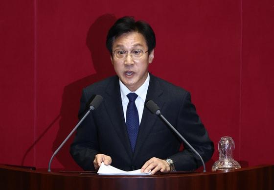 본문 이미지 - 신영대 더불어민주당 의원이 28일 오후 서울 여의도 국회에서 열린 제418회국회(정기회) 제13차 본회의에서 체포동의안과 관련한 신상 발언을 하고 있다. 2024.11.28/뉴스1 ⓒ News1 김민지 기자