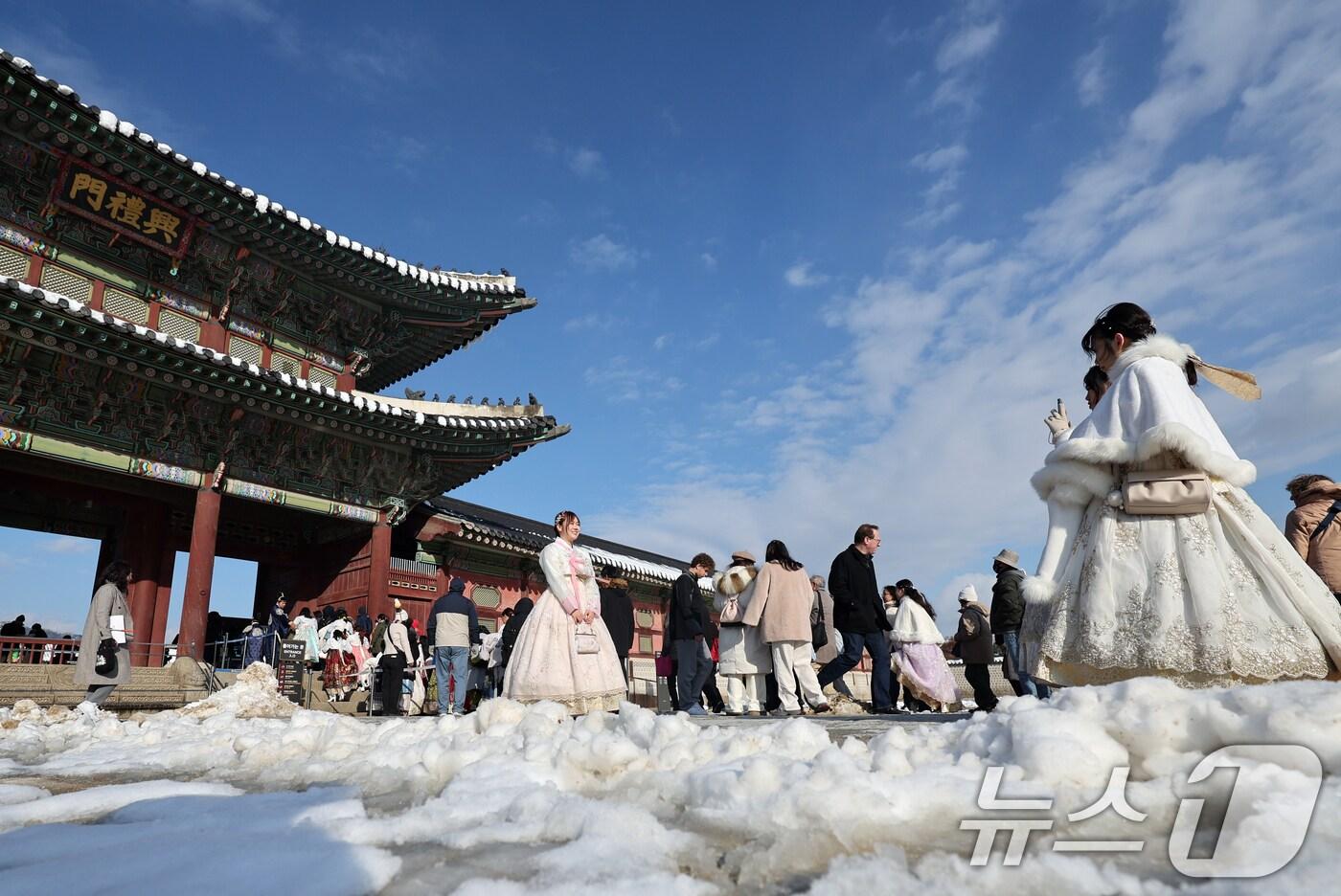 28일 경복궁에 눈이 내린 모습. ⓒ News1 황기선 기자