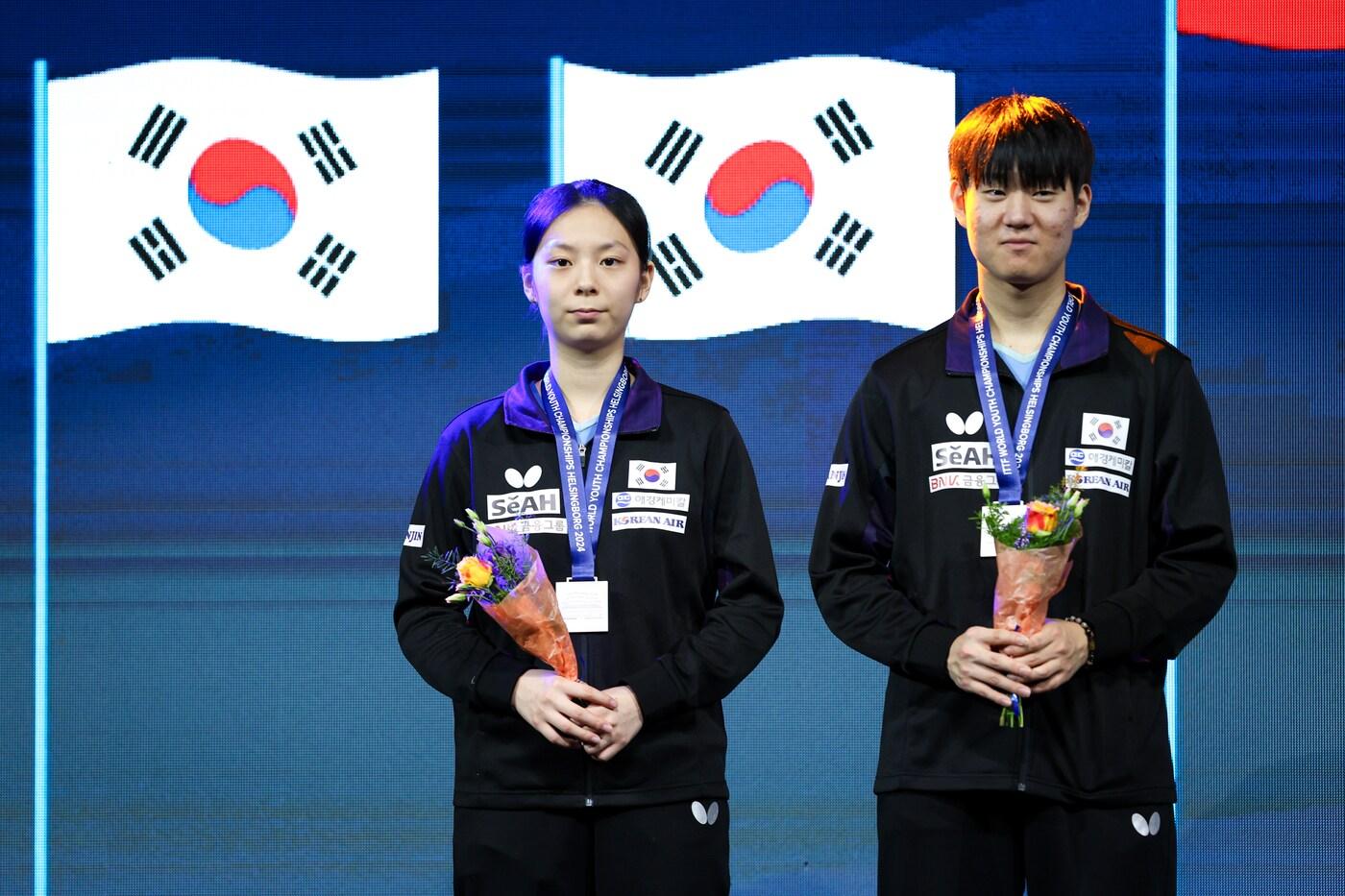 본문 이미지 -  탁구 월드 유스챔피언십에서은메달을 따낸 오준성(오른쪽)과 박가현(대한탁구협회 제공)