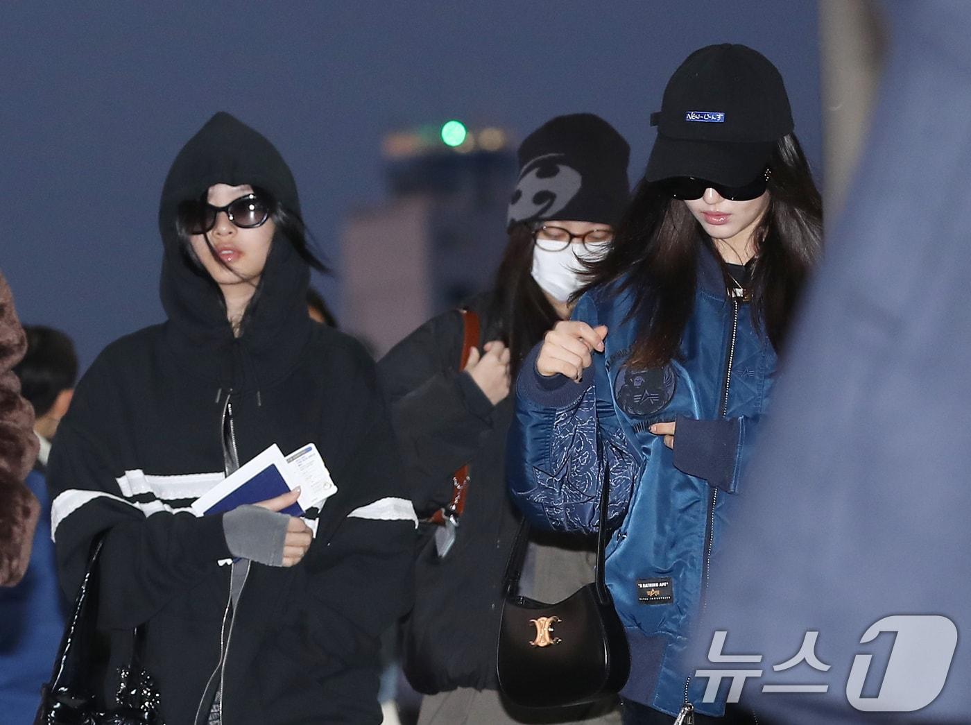 본문 이미지 - 걸그룹 뉴진스가 어도어와 전속계약 해지 후 첫 포착됐다. ⓒ News1 권현진 기자