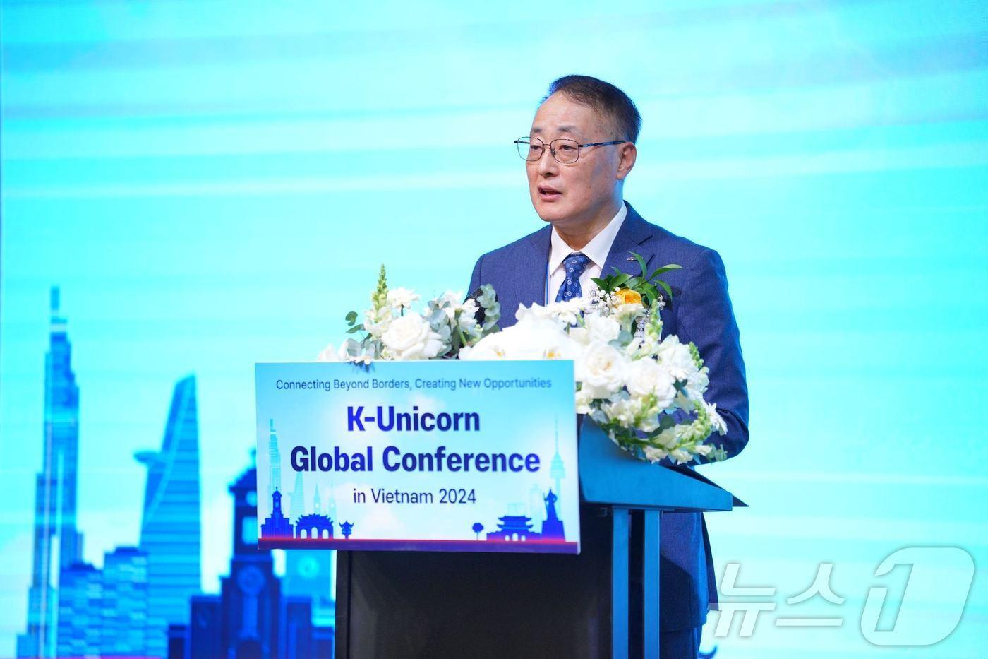 이병철 중소벤처기업진흥공단 부이사장이 베트남 호치민에서 열린 '청년창업사관학교 글로벌 컨퍼런스'에서 발언하고 있다.(중소벤처기업진흥공단 제공)