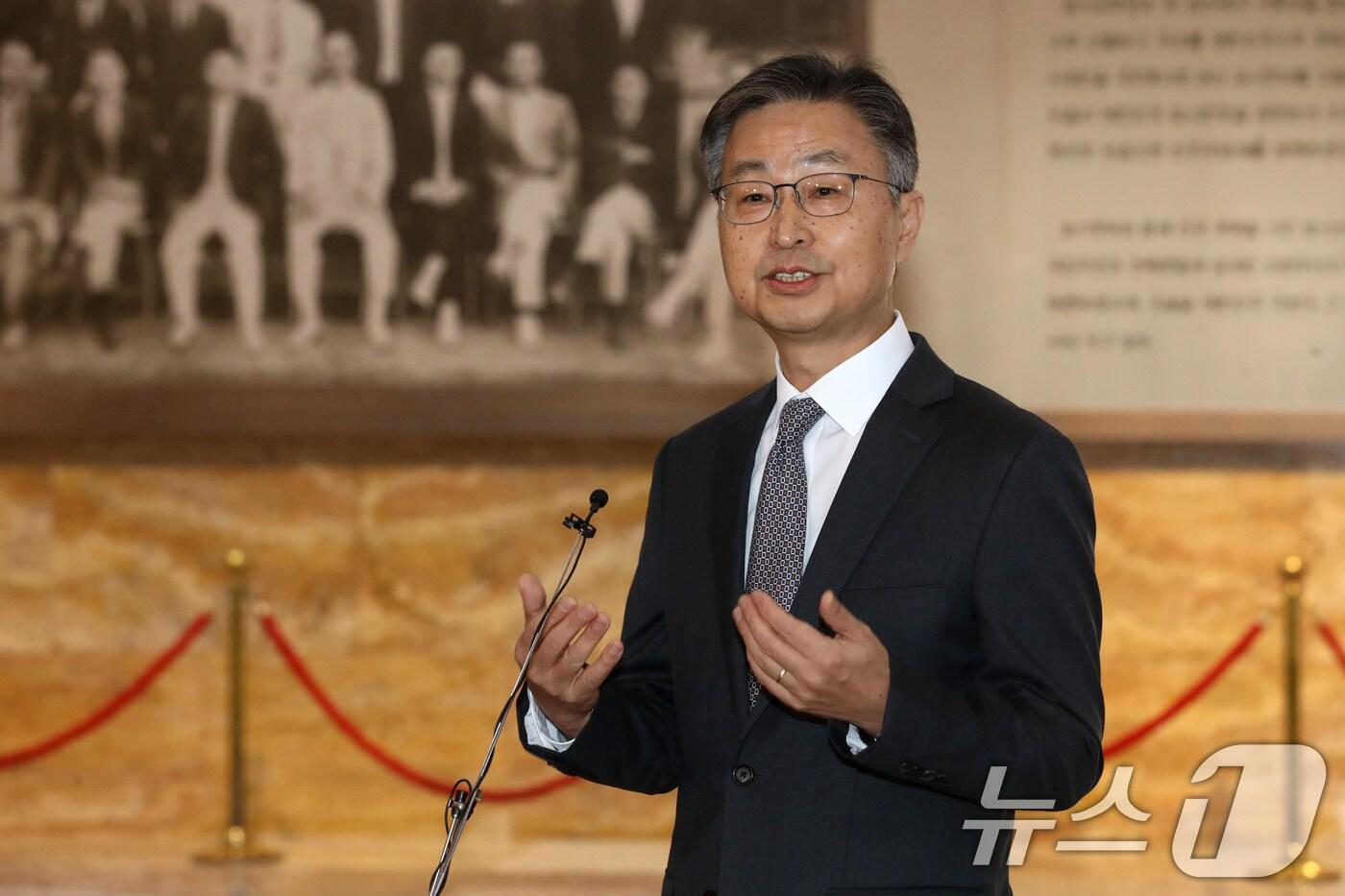 최재해 감사원장이 29일 오전 서울 여의도 국회에서 열린 예산결산특별위원회에 출석하며 더불어민주당이 탄핵을 추진하는 것에 대해 "헌법 질서의 근간을 훼손하는 정치적 탄핵에 대해 매우 유감＂이라고 입장을 밝히고 있다. 2024.11.29/뉴스1 ⓒ News1 이광호 기자