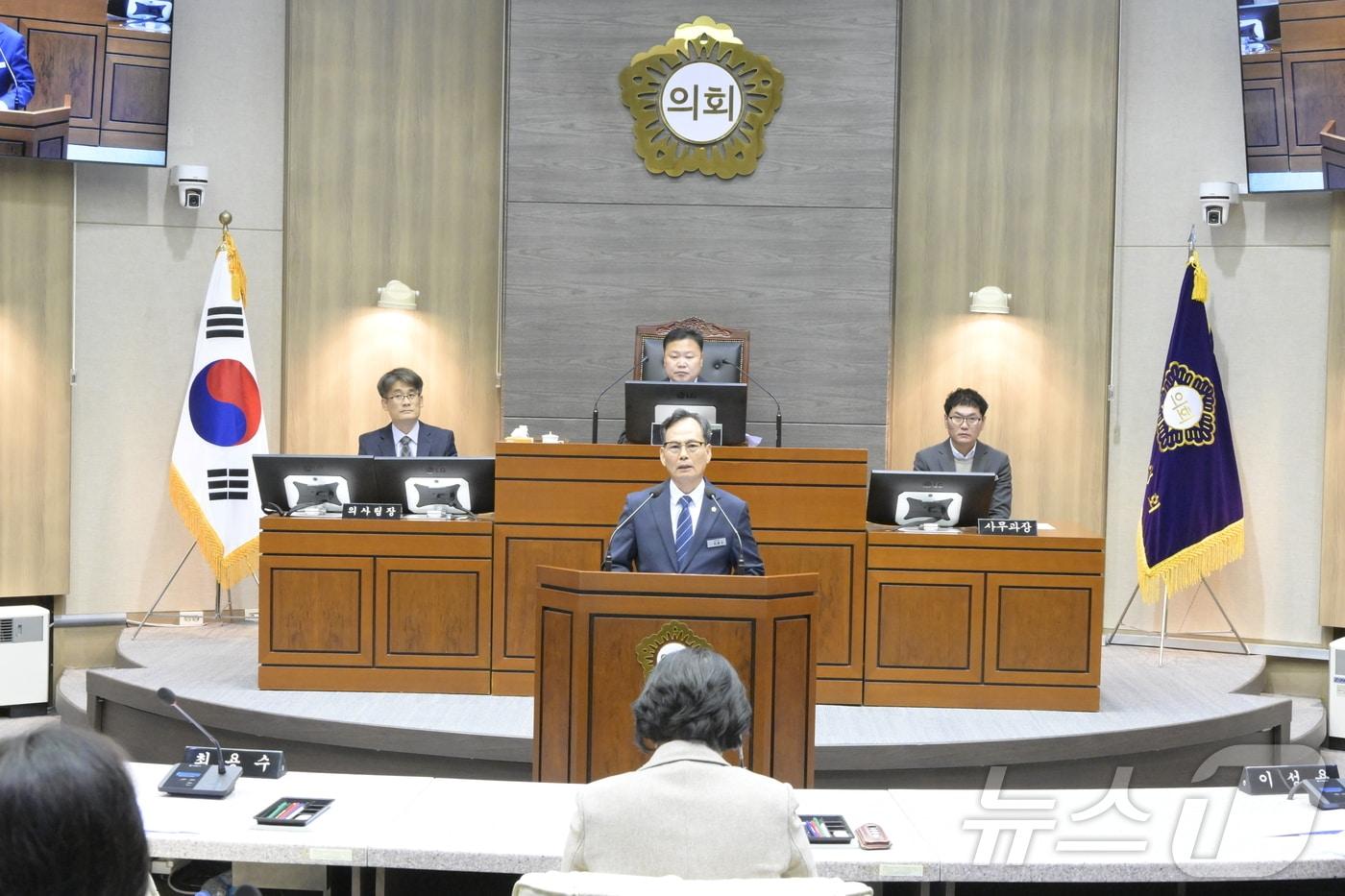 29일 전북자치도 순창군의회 제290회 임시회 제1차 본회의가 개회된 가운데 최용수 의원이 5분 자유발언을 하고 있다.&#40;순창군의회 제공&#41;/뉴스1