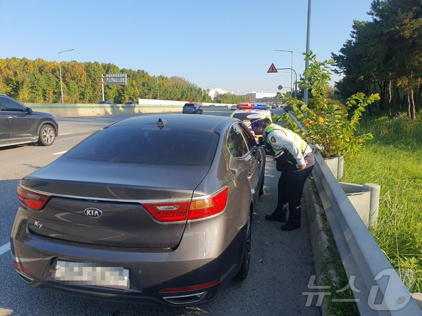 본문 이미지 - 고속도로 단속.(경기남부경찰청 제공)