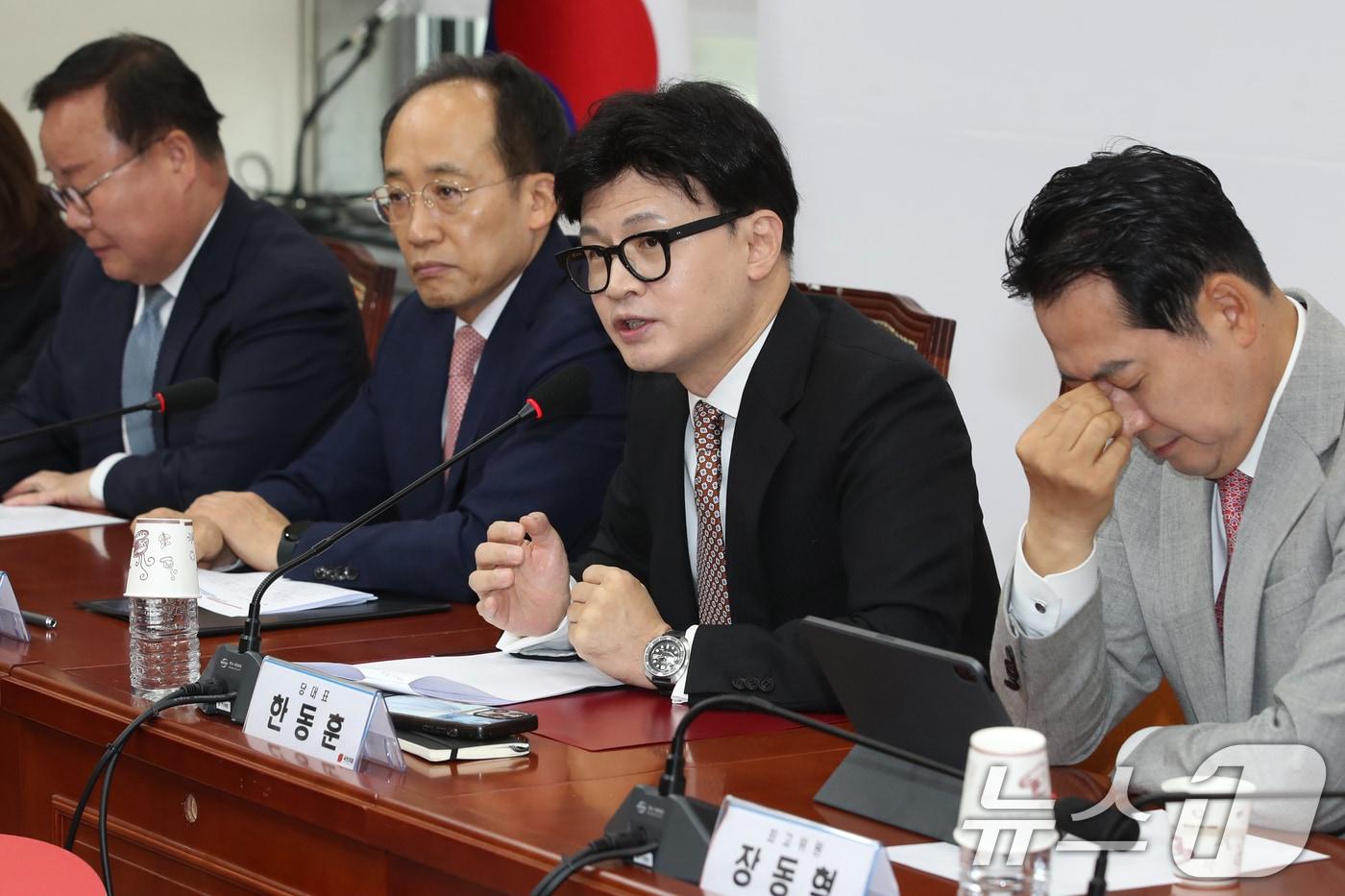 본문 이미지 - 한동훈 국민의힘 대표가 4일 오전 서울 여의도 국회에서 열린 최고위원회의에서 모두발언을 하고 있다. 2024.11.4/뉴스1 ⓒ News1 이광호 기자