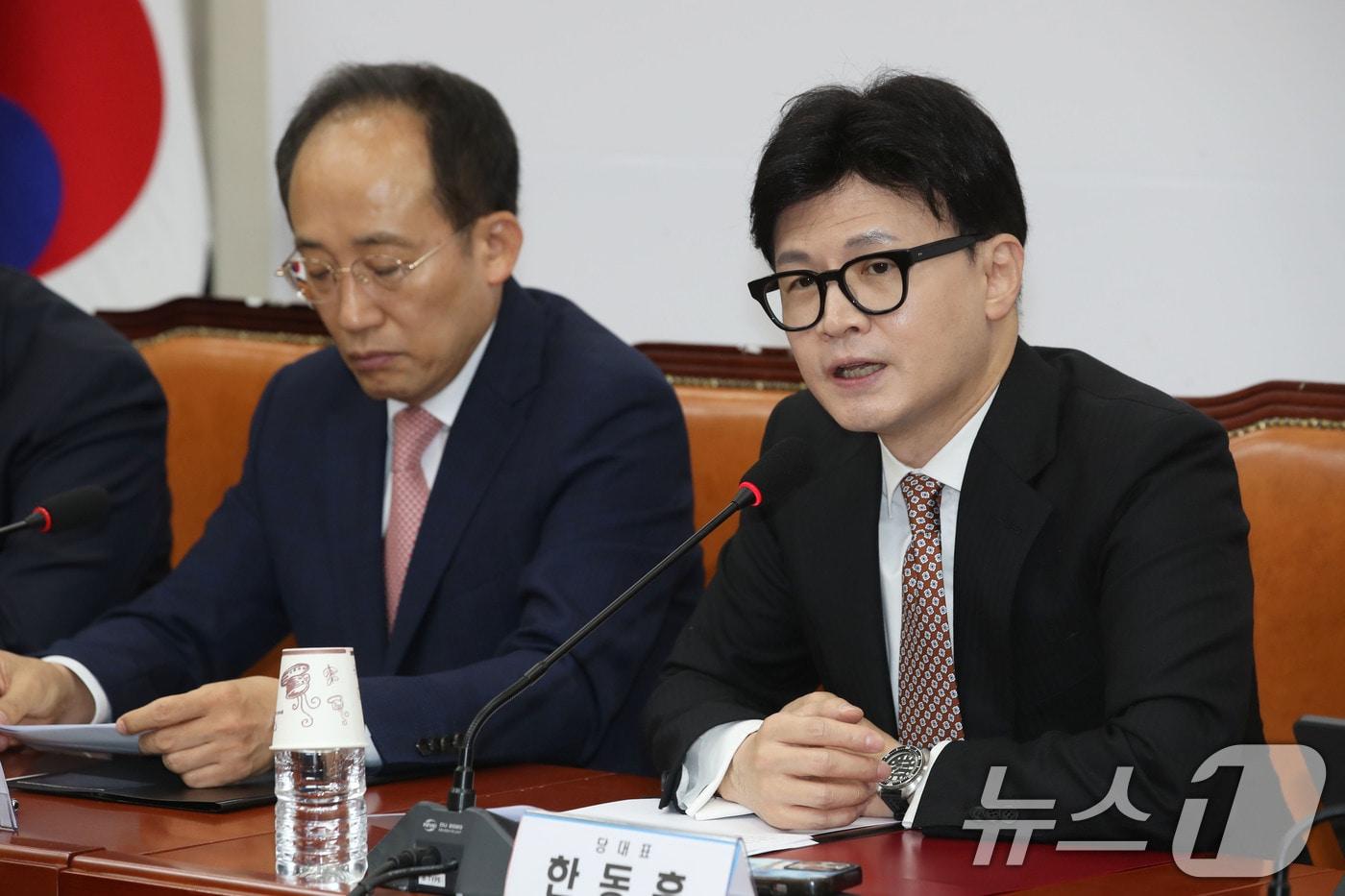 본문 이미지 - 한동훈 국민의힘 대표가 4일 오전 서울 여의도 국회에서 열린 최고위원회의에서 모두발언을 하고 있다. 2024.11.4/뉴스1 ⓒ News1 이광호 기자