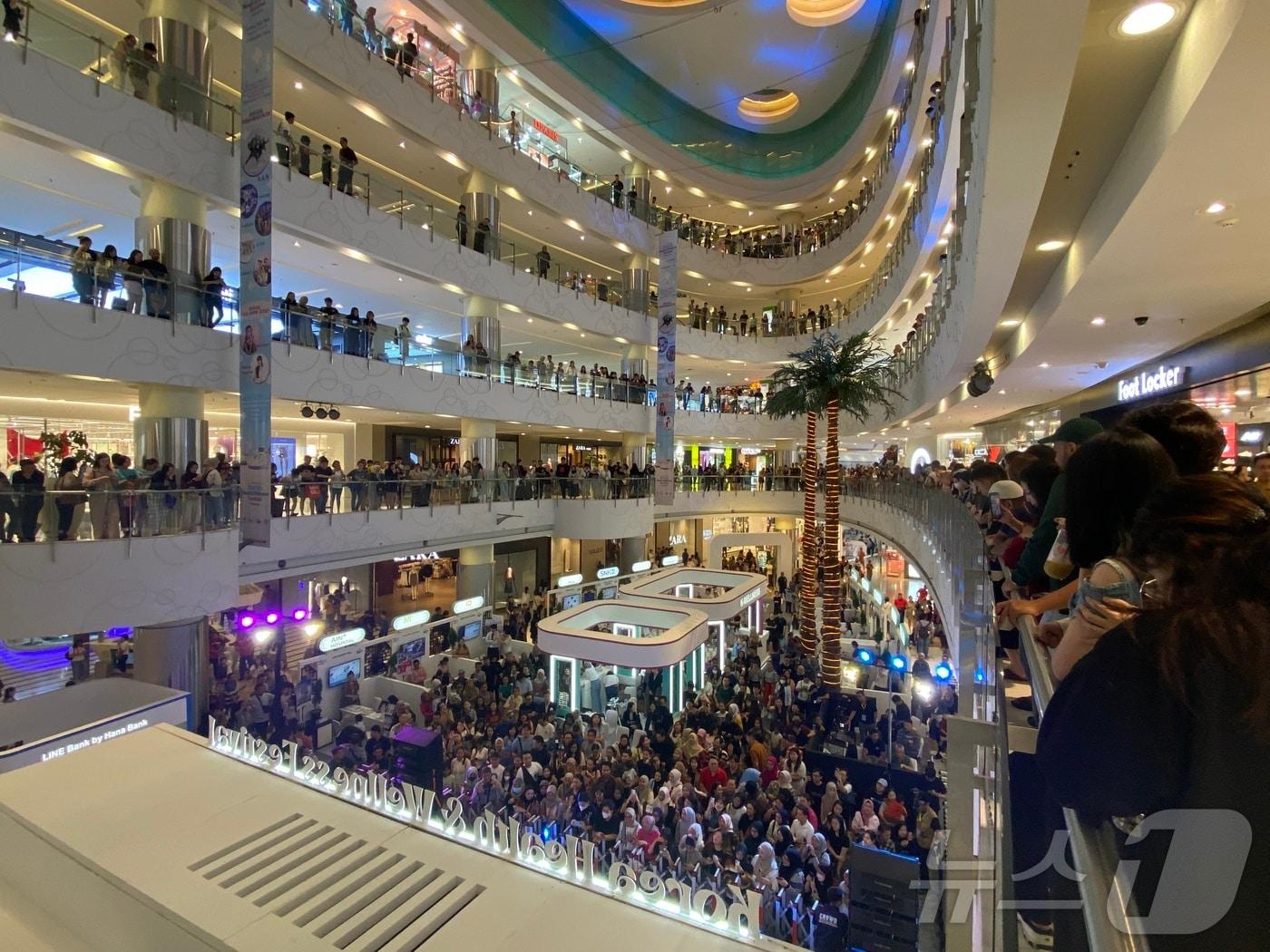 본문 이미지 - 지난 1일 자라크라 센트럴파크몰에서 진행한 인도네시아 한국 헬스앤웰니스 페스티벌 전경(한국관광공사 제공)