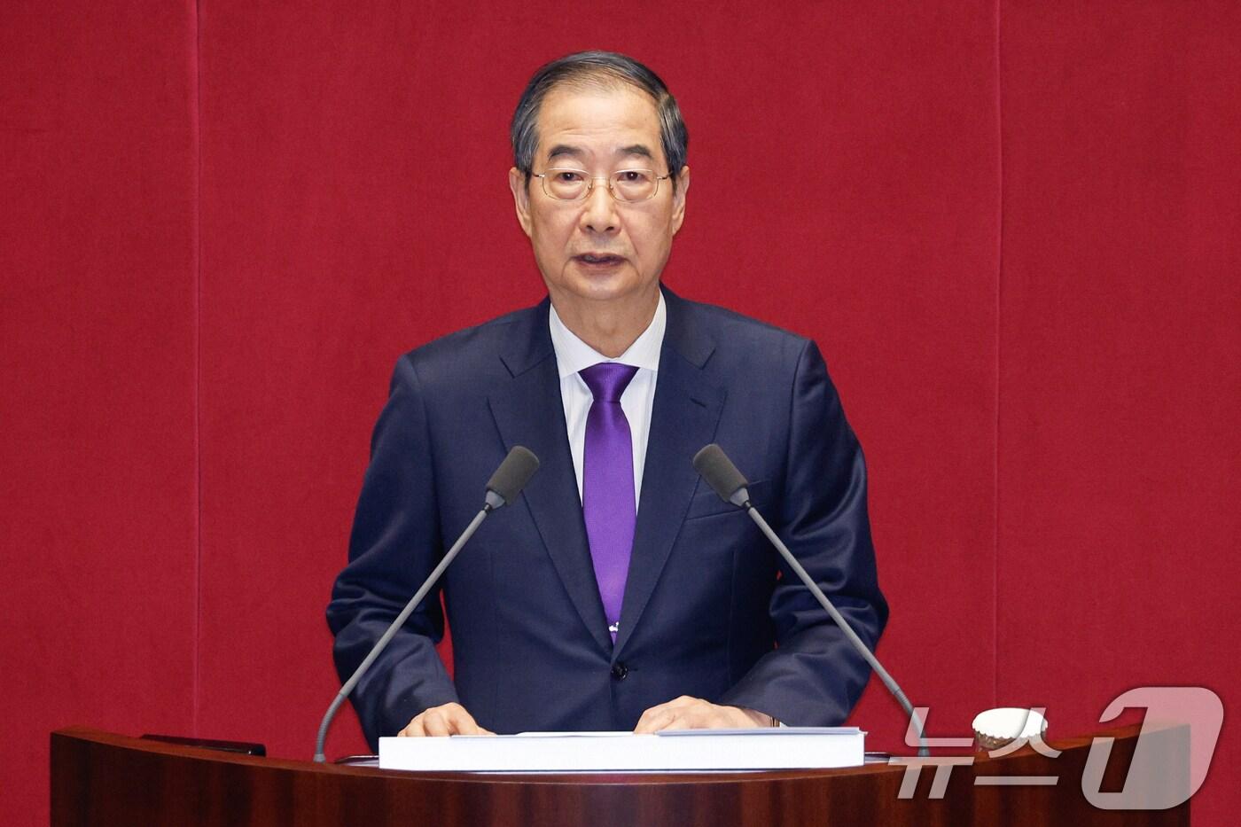 본문 이미지 - 한덕수 국무총리가 4일 서울 여의도 국회 본회의장에서 윤석열 대통령의 2025년도 예산안 및 기금운용계획안에 대한 정부 시정연설을 대독하고 있다. 2024.11.4/뉴스1 ⓒ News1 안은나 기자