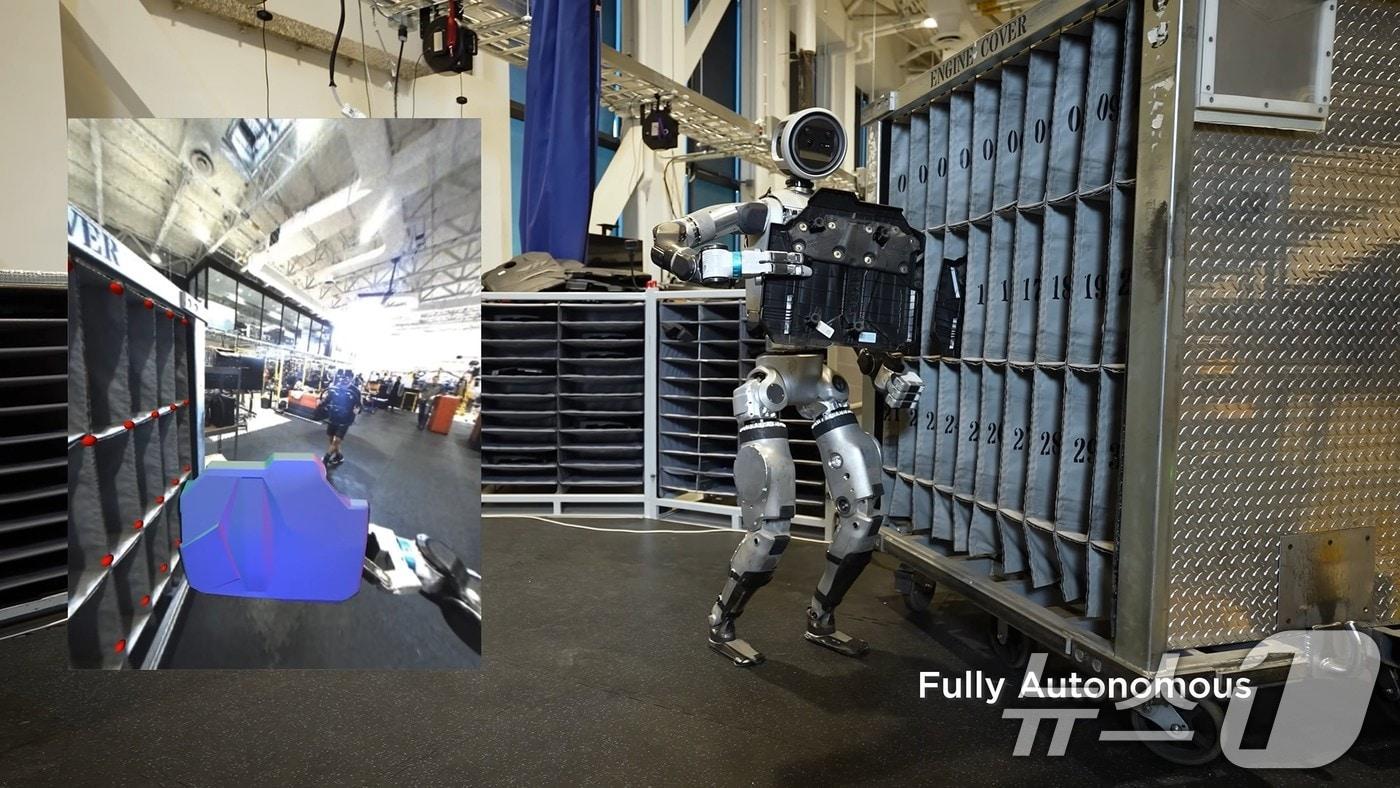 본문 이미지 - 현대자동차그룹 로봇 계열사인 보스턴 다이나믹스가 개발한 휴머노이드 로봇 '아틀라스'가 카메라를 통해 부품을 정확히 인식하고 분류하는 모습. (현대자동차그룹 제공) 2024.11.5 ⓒ 뉴스1