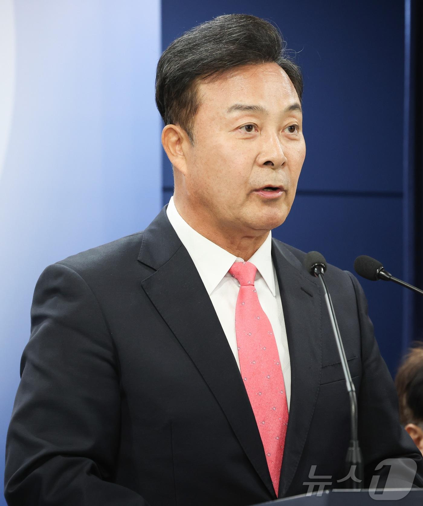 본문 이미지 - 김성제 의왕시장이 5일 서울 종로구 정부서울청사에서 열린 2024년 신규 공공택지 추진계획 브리핑에서 발언하고 있다. 2024.11.5/뉴스1 ⓒ News1 허경 기자