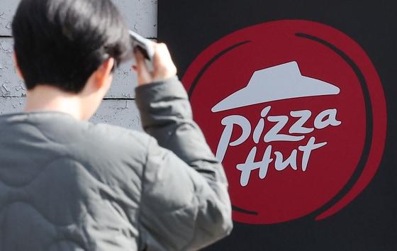 본문 이미지 - 서울 시내 한 피자헛 매장의 모습. 2024.11.5/뉴스1 ⓒ News1 김성진 기자