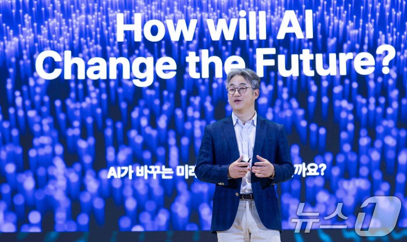 SK텔레콤은 ‘SK AI 서밋 2024’에서 글로벌향 AI 에이전트 ‘에스터(A*, Aster)’를 공개하고 글로벌 AI 시장 진출을 본격화한다고 5일 밝혔다. (SKT 제공) 2024.11.5/뉴스1