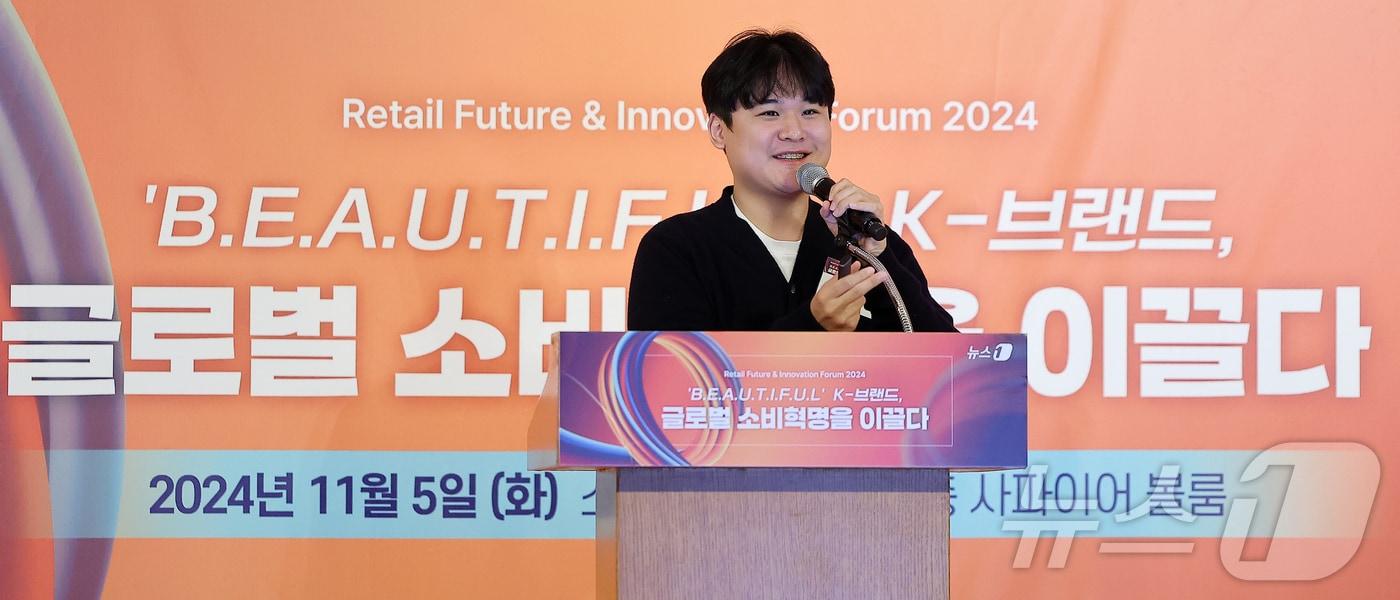 본문 이미지 - 이상민 뉴빌리티 대표가 5일 오후 서울 중구 소공동 롯데호텔에서 ''B.E.A.U.T.I.F.U.L' K-브랜드, 글로벌 소비혁명을 이끌다'를 주제로 열린 '뉴스1 미래유통혁신포럼(RFIF) 2024'에서 'Embodied AI 기술과 로봇’이라는 주제로 강연을 하고 있다. 2024.11.5/뉴스1 ⓒ News1 김진환 기자