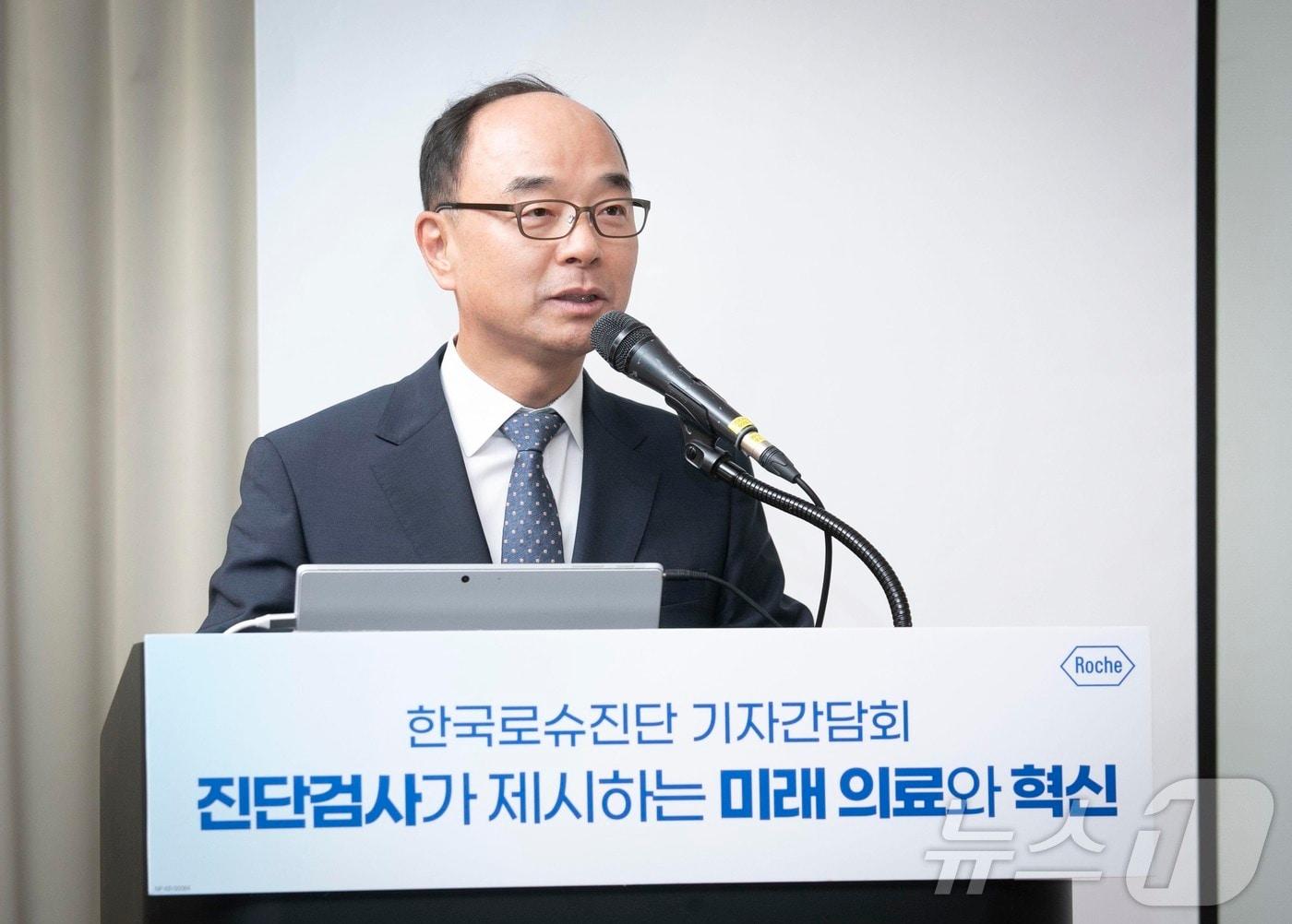 본문 이미지 - 대한진단검사의학회의 엄태현 정책이사&#40;인제대학교 일산백병원 진단검사의학과 교수&#41;&#40;한국로슈진단 제공&#41;