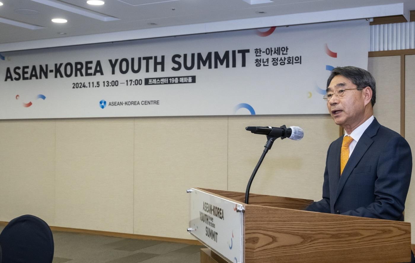 본문 이미지 - 김재신 한-아세안센터 사무총장이 '한-아세안 청년 정상회의'에서 개회사를 전달하고 있다. /사진제공 = 한-아세안센터 청년 대표들이 '한-아세안 청년 정상회의'에 참가하고 있다. /사진제공 = 한-아세안센터