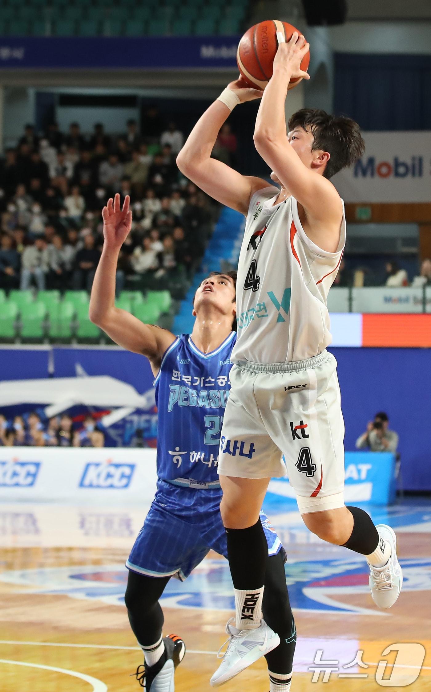 본문 이미지 - 최창진이 수원 KT와 1년 재계약을 맺었다. 뉴스1 DB ⓒ News1 공정식 기자