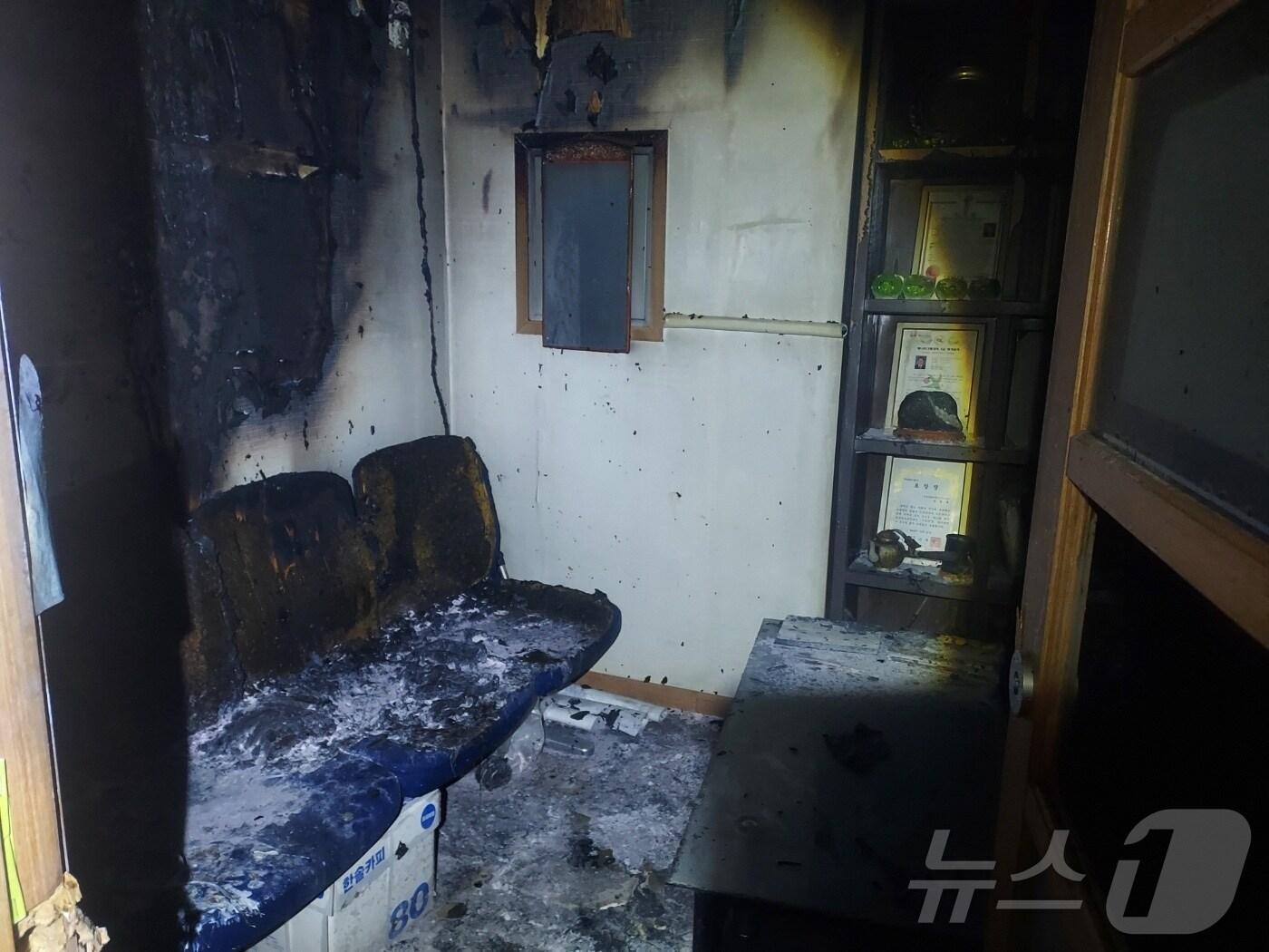 본문 이미지 - 5일 전북자치도 전주시 완산구 평화동의 한 한방병원에서 불이 났다.(전북자치도소방본부 제공) 2024.11.5/뉴스1