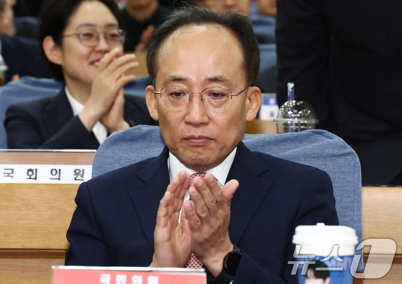 추경호 국민의힘 원내대표가 6일 오전 서울 여의도 국회 의원회관에서 열린 'AI시대, 도약하는 원격대학' 세미나에 참석, 생각에 잠겨 있다. 2024.11.6/뉴스1 ⓒ News1 김민지 기자