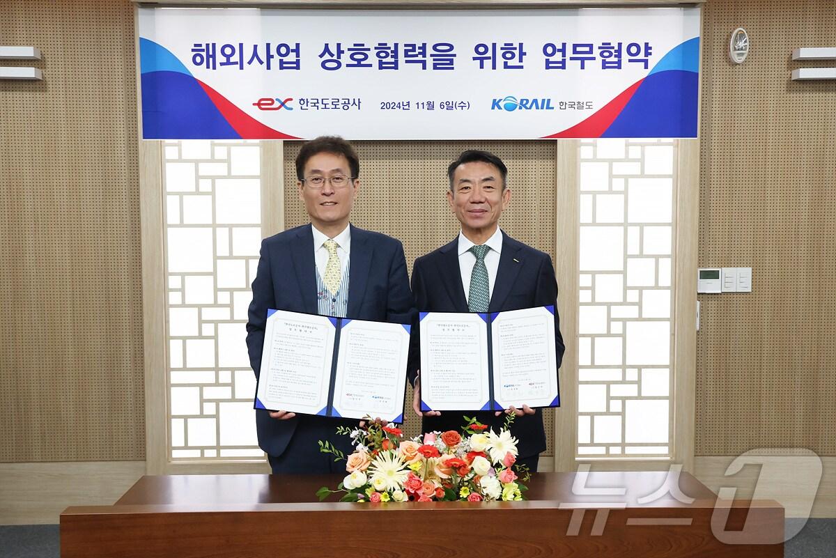 본문 이미지 - 왼쪽부터 함진규 한국도로공사 사장, 한문희 코레일 사장 (코레일 제공)/뉴스1