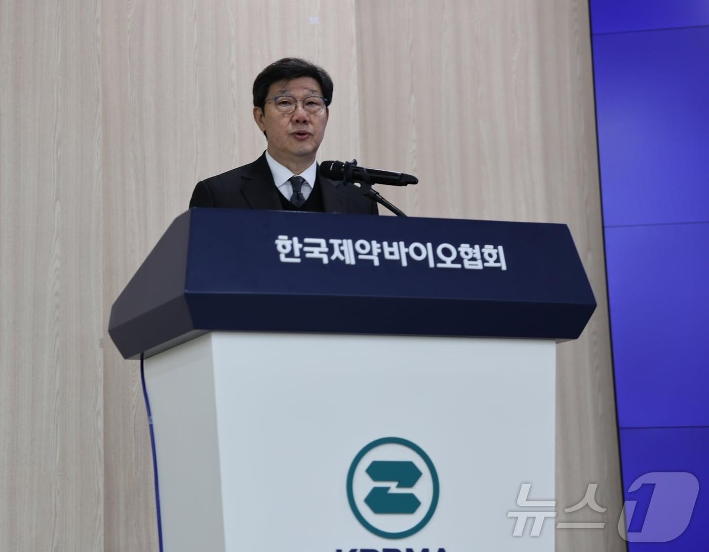 본문 이미지 - 한국제약바이오협회는 6일 서울 서초구 협회 회관에서 출입 기자들을 대상으로 '2024 프레스 세미나'를 진행했다. 노연홍 협회장이 인사말을 하고 있다.(한국제약바이오협회 제공) 2024.11.06/뉴스1 ⓒ News1