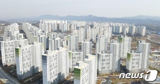 본문 이미지 -  7일 충북 음성군은 10회 기업인의 날을 맞아 우수 기업 39곳을 선정했다고 밝혔다. 사진은 충북혁신도시 전경.(자료사진)/뉴스1 