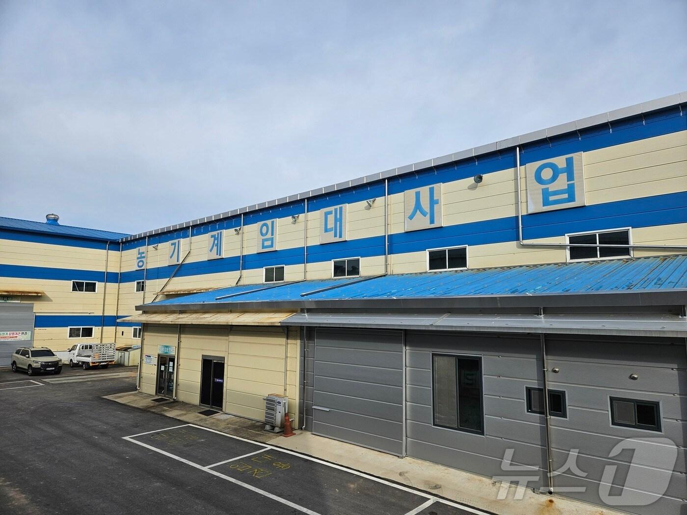 본문 이미지 - 정읍시농업기술센터가 2025년 농기계임대사업소 설치 지원사업 공모에 선정돼 국비 4억 5000만원을 확보했다.(정읍시 제공)2024.11.7/뉴스1 