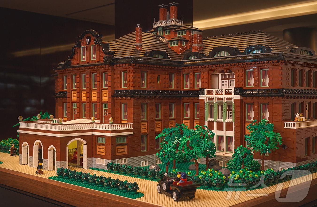 본문 이미지 - 그랜드 조선 부산 '헤리티지 조선호텔로 시간여행 레고 특별전' 작품(그랜드 조선 부산 제공)