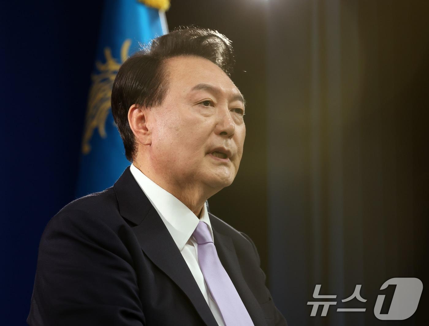 본문 이미지 - 윤석열 대통령이 7일 서울 용산 대통령실 청사 브리핑실에서 열린 대국민담화 및 기자회견에서 취재진의 질문에 답하고 있다. 2024.11.7/뉴스1 ⓒ News1 송원영 기자