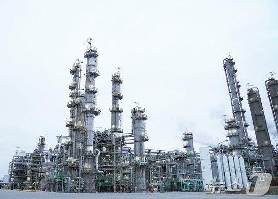 본문 이미지 - 롯데케미칼 대산공장&#40;롯데케미칼 제공&#41;