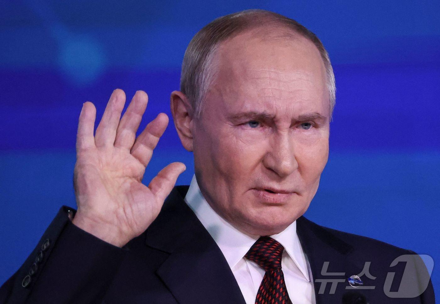 블라디미르 푸틴 러시아 대통령이 7일 (현지시간) 소치에서 열린 발다이 토론클럽에 참석해 “도널드 트럼프 전 대통령이 러시아와의 관계를 회복하고 우크라이나 위기를 종식하려는 의지에 관해 말한 것은 적어도 주목할 가치가 있다”고 밝히고 있다. 2024.11.08 ⓒ AFP=뉴스1 ⓒ News1 우동명 기자