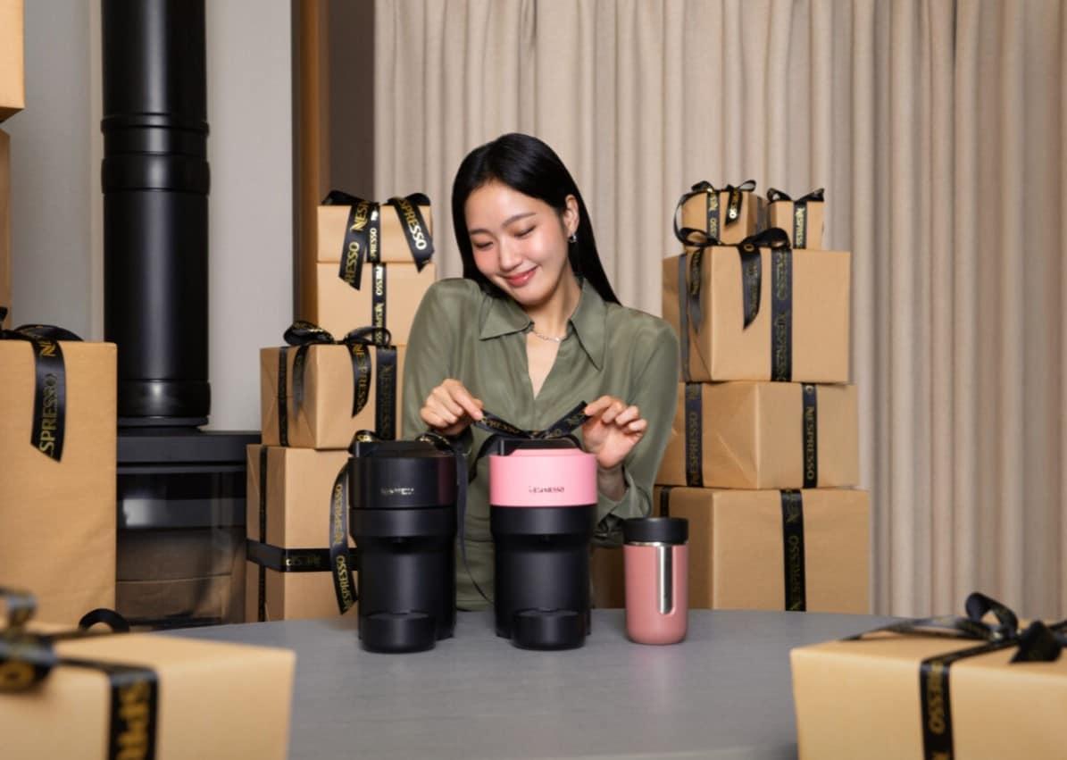 본문 이미지 - 네스프레소가 연말을 맞아 글로벌 앰배서더 김고은 배우와 함께한 디지털 광고 영상을 공개했다.&#40;네스프레소 제공&#41;