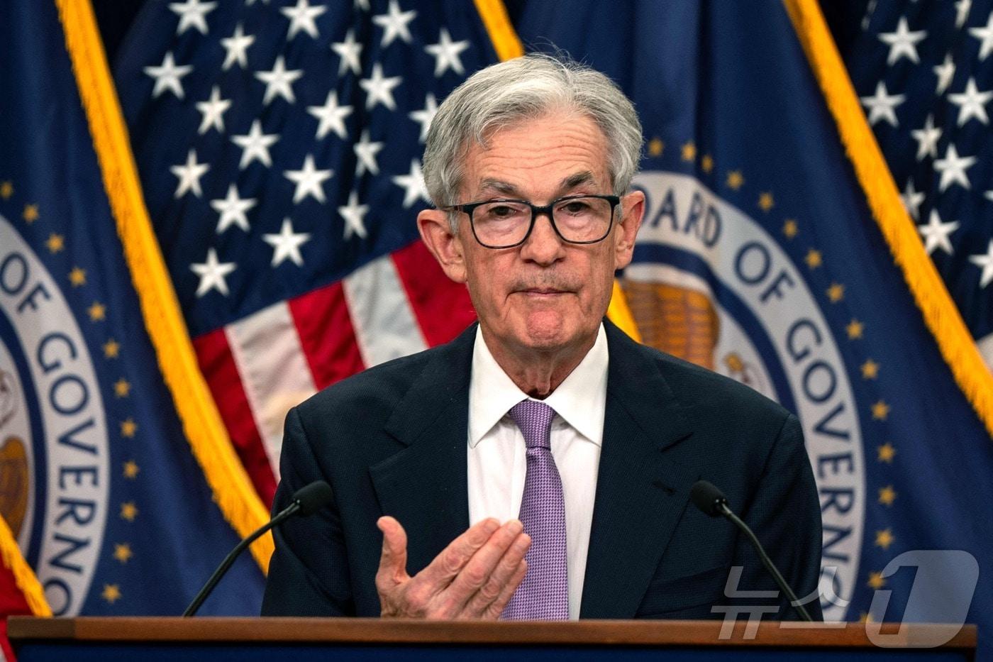 제롬 파월 미국 연방준비제도(Fed·연준) 의장이 7일 (현지시간) 워싱턴에서 FOMC가 기준금리를 0.25%포인트 인하를 결정한 뒤 기자회견을 갖고 “도널드 트럼프 미 대통령 당선인이 사퇴를 요구해도 물러나지 않겠다”고 밝히고 있다. 2024.11.08 ⓒ AFP=뉴스1 ⓒ News1 우동명 기자