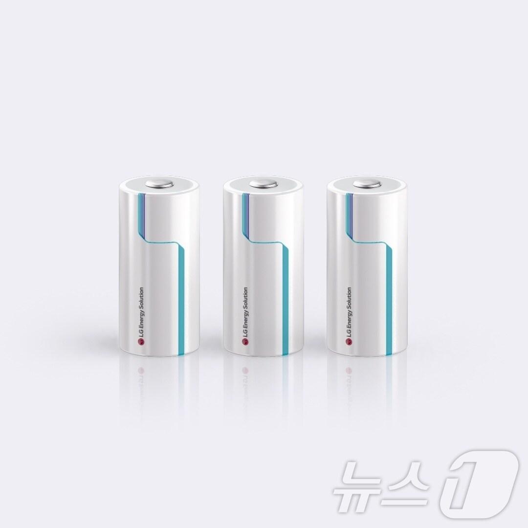 본문 이미지 - LG에너지솔루션 4695 원통형 배터리(LG에너지솔루션 제공) ⓒ News1 최동현 기자