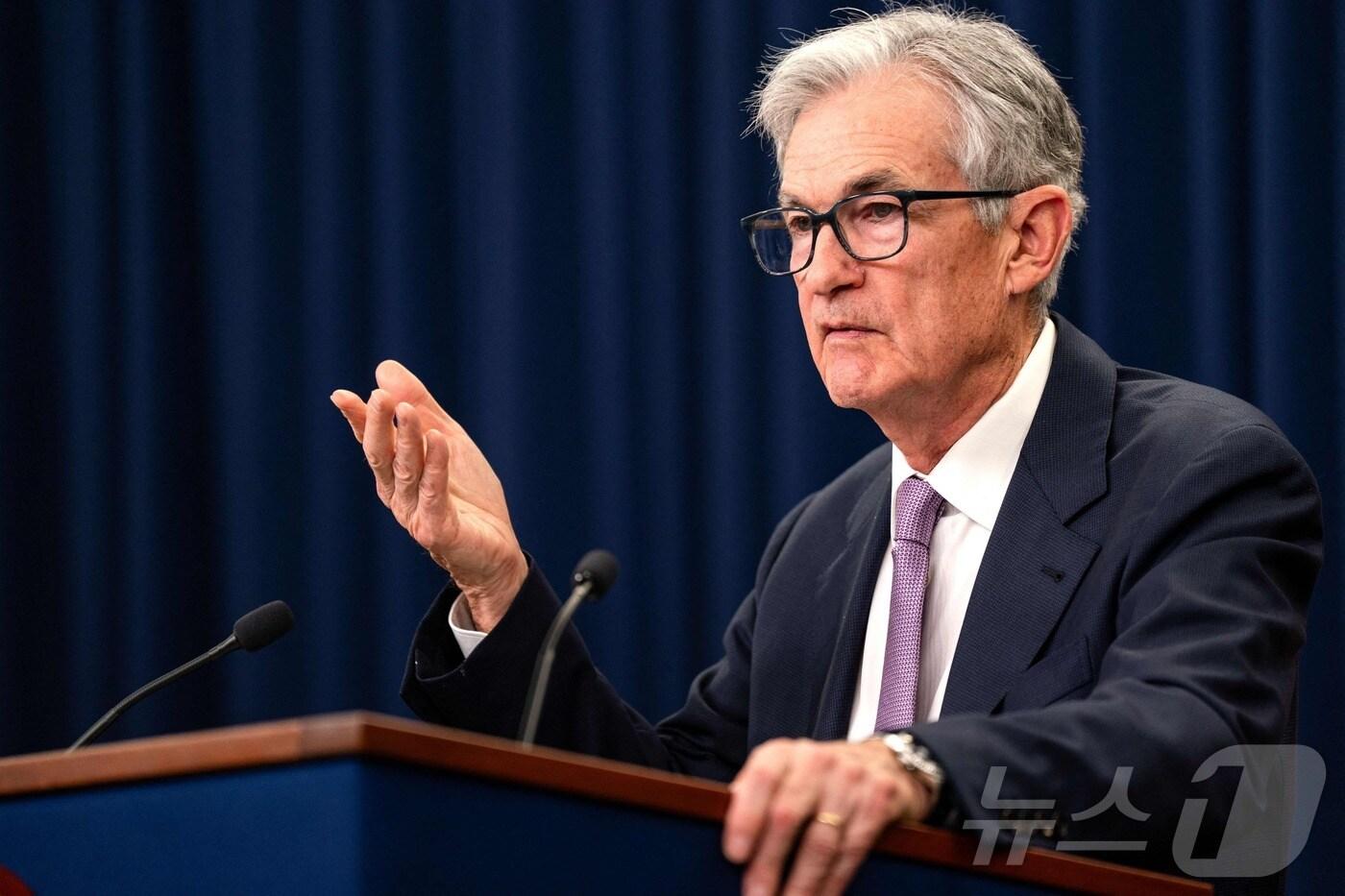제롬 파월 미국 연방준비제도(Fed·연준) 의장이 7일 (현지시간) 워싱턴에서 FOMC가 기준금리를 0.25%포인트 인하를 결정한 뒤 기자회견을 갖고 “고용과 인플레이션 목표 달성에 따른 위험이 거의 균형을 이루고 있다고 판단했다”고 밝히고 있다. 2024.11.08 ⓒ AFP=뉴스1 ⓒ News1 우동명 기자