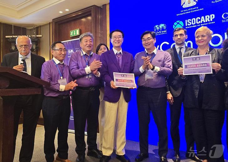 본문 이미지 - 신안군이 2024 리브컴 어워즈에서 살기좋은도시상 금상을 수상했다. &#40;신안군 제공&#41;/뉴스1 